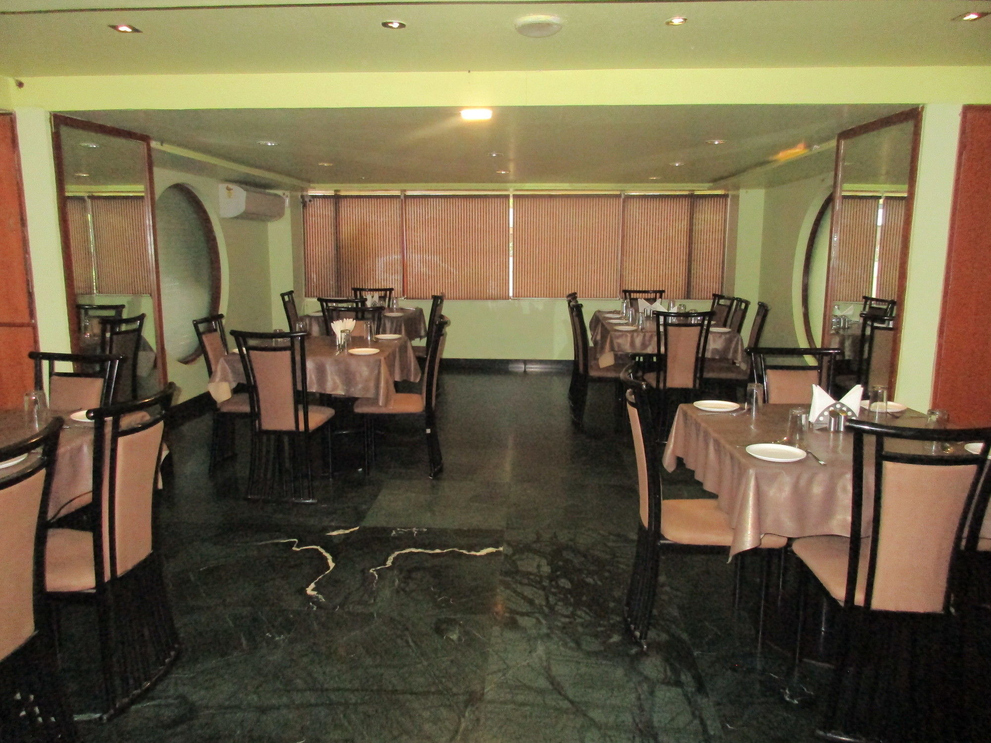 אחמדאבאד Hotel Sahaj Palace מראה חיצוני תמונה