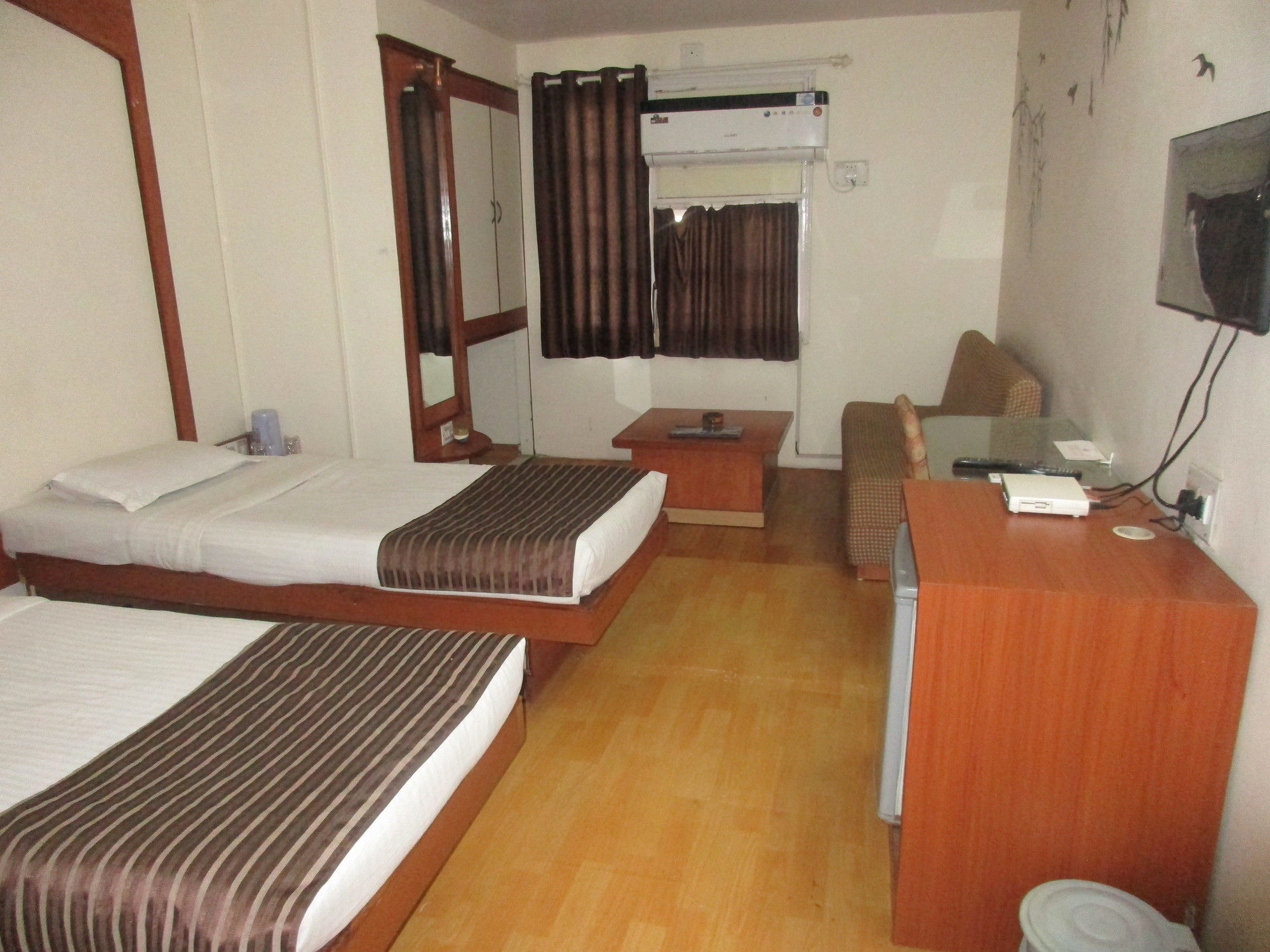 אחמדאבאד Hotel Sahaj Palace מראה חיצוני תמונה